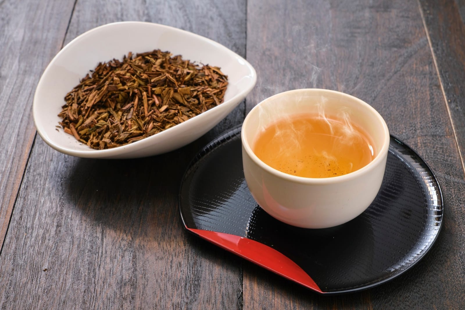 ほうじ茶と抹茶、何が違う? 同じ葉が“焼く”だけで別のお茶になる話