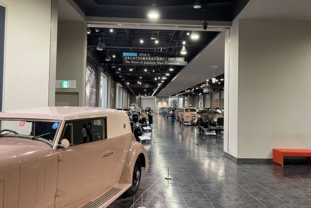 入口ボンネットバス